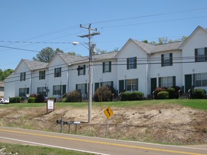 Mid Town Apartments in Lexington, TN - Building Photo - Building Photo