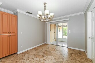5595 Sunrise Dr in Ft. Myers, FL - Foto de edificio - Building Photo