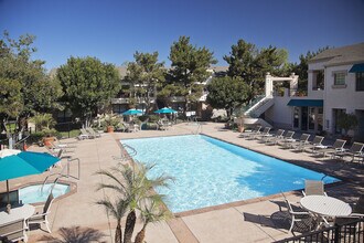 Cypress Point in Ventura, CA - Building Photo - Building Photo