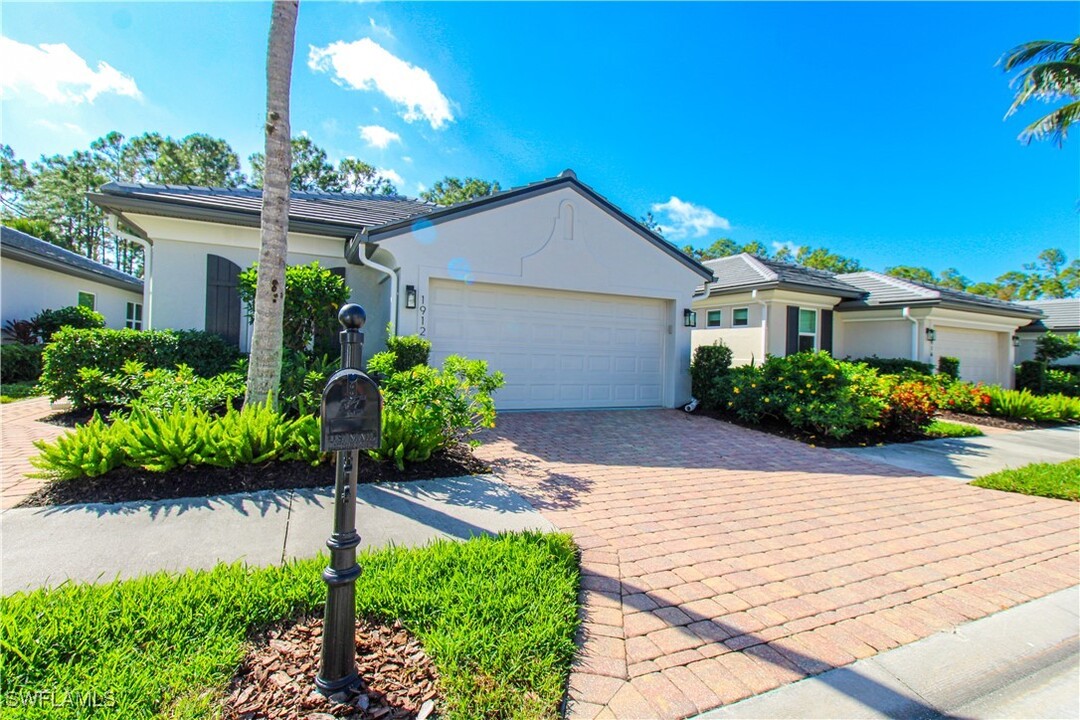 1912 Tarpon Bay Dr N in Naples, FL - Building Photo