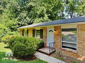 502 Fairlane Cir NW in Atlanta, GA - Building Photo