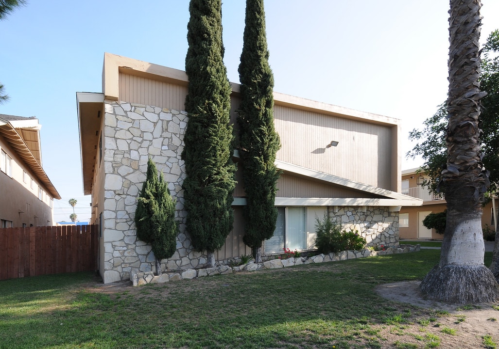 Maureen I in Garden Grove, CA - Building Photo