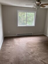 1560 Douglas Ave, Unit A13 in North Providence, RI - Foto de edificio - Building Photo