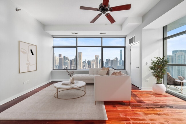 303 W Ohio St in Chicago, IL - Building Photo - Building Photo