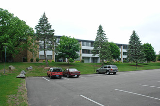 Woodland Apartments in Bloomington, MN - Building Photo - Building Photo