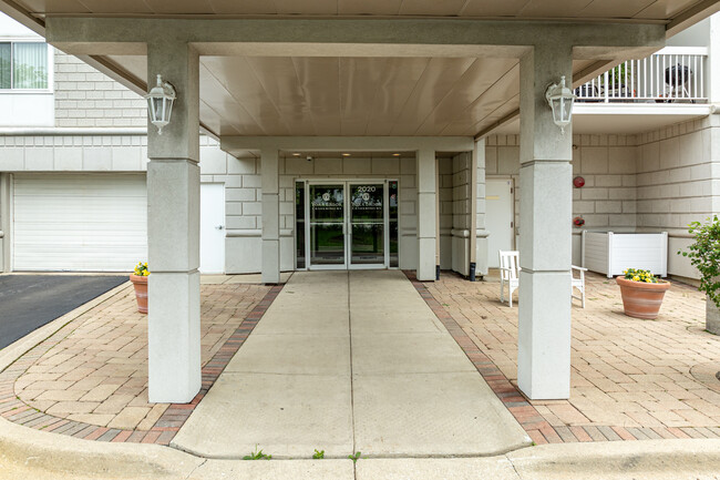 Yorkbrook Place in Lombard, IL - Foto de edificio - Building Photo