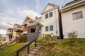 4219 Shields St in Pittsburgh, PA - Building Photo - Building Photo