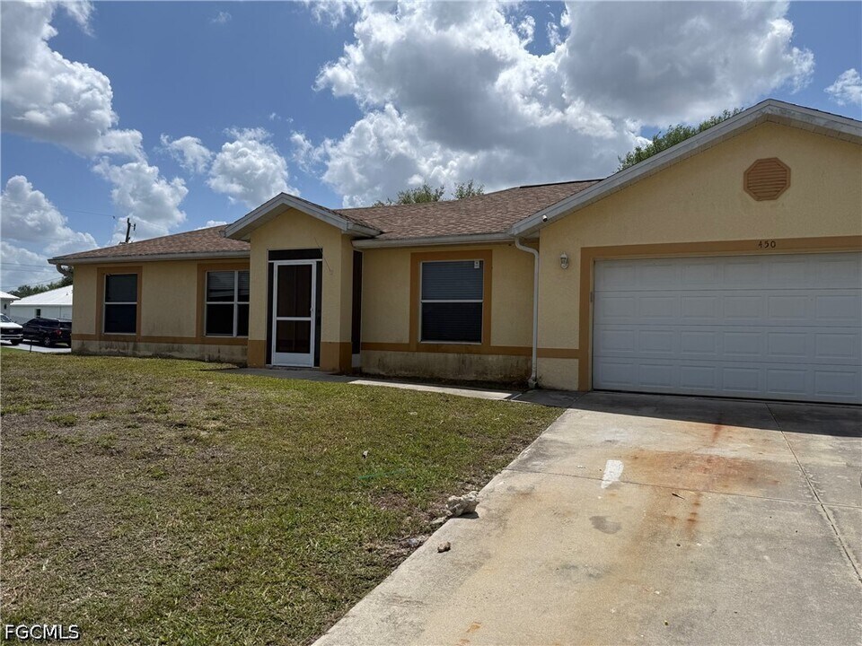 450 Rathburn St in Lehigh Acres, FL - Building Photo