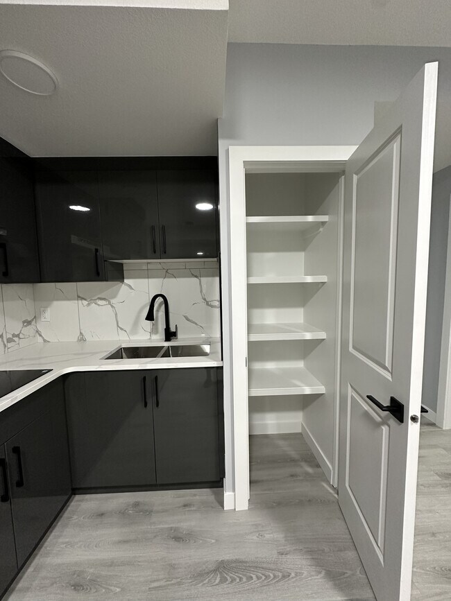 1227 Plum Bnd SW in Edmonton, AB - Building Photo - Building Photo