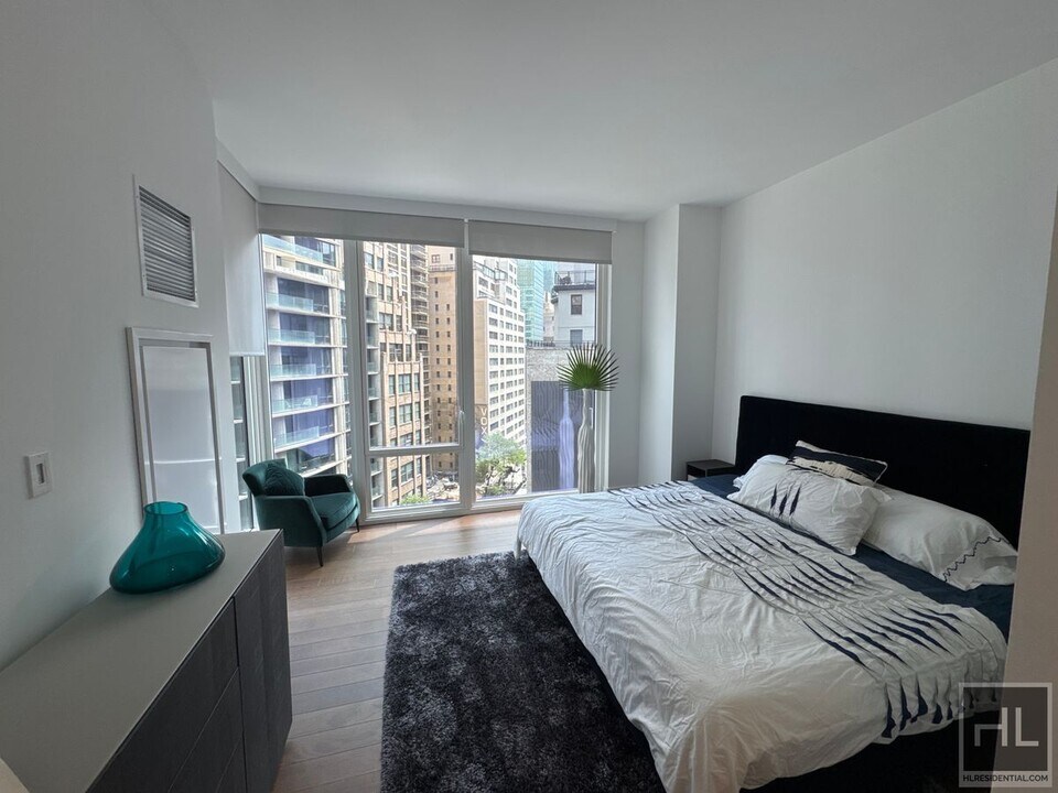 East 44th Street in New York, NY - Building Photo