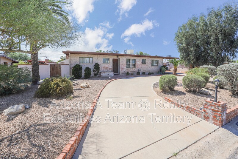 7022 E 3rd St in Tucson, AZ - Building Photo