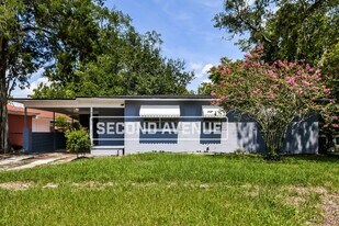 6731 W Virginia Ct in Jacksonville, FL - Building Photo