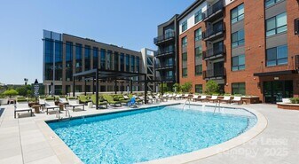 1711 Commonwealth Ave, Unit S1 in Charlotte, NC - Building Photo