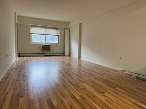 333 Grand Ave, Unit 1A in Palisades Park, NJ - Foto de edificio - Building Photo