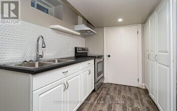 583 Old Weston Rd in Toronto, ON - Building Photo - Building Photo