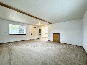 339 NE 4th Ave in Hillsboro, OR - Building Photo - Building Photo