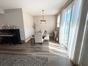 821 Roselyn Dr in Victoria, MN - Building Photo - Building Photo