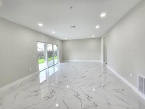4460 N Lake Orlando Pkwy in Orlando, FL - Building Photo - Building Photo