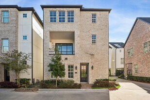 9663 Kings Cross Station in Houston, TX - Building Photo