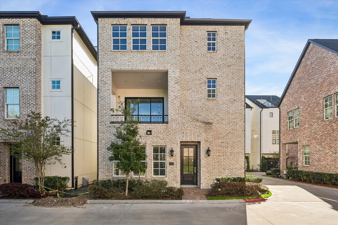 9663 Kings Cross Station in Houston, TX - Building Photo