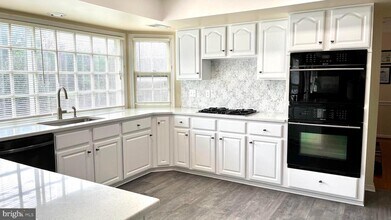 13102 Frog Hollow Ct in Herndon, VA - Building Photo - Building Photo