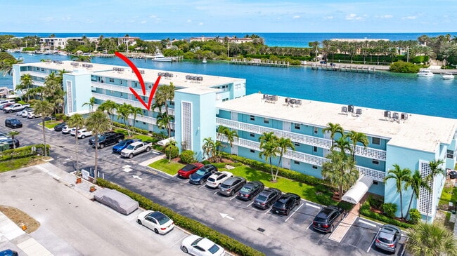 2772 NE 30th Ave in Lighthouse Point, FL - Building Photo - Building Photo
