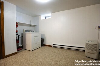 27 South Crescent Circuit, Unit 1 in Boston, MA - Foto de edificio - Building Photo