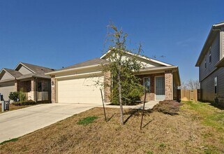 412 Sickle Lp in Uhland, TX - Building Photo - Building Photo