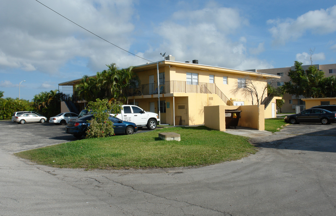 1950 71st St in Miami Beach, FL - Building Photo