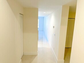 15901 I in Iona, FL - Building Photo - Building Photo