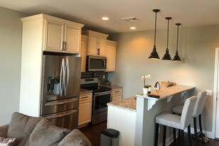 11 W Market St Apartments