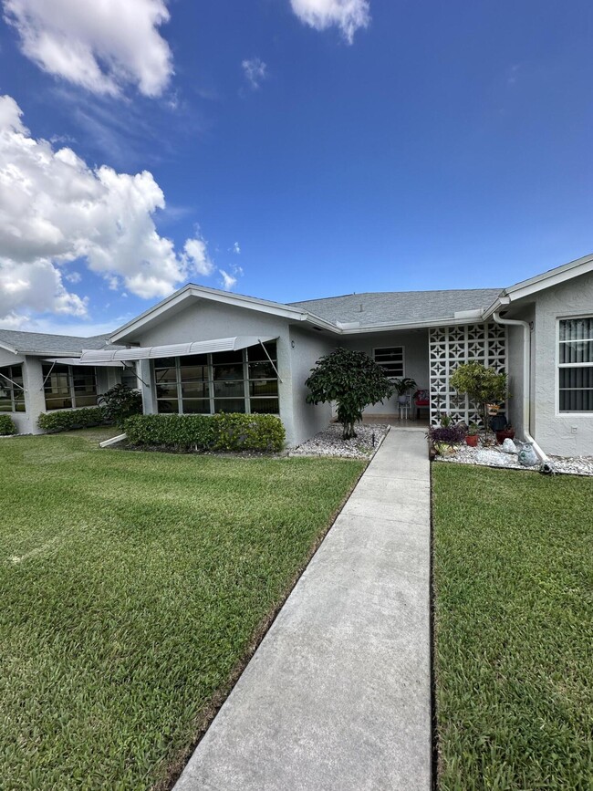 14332 Canalview Dr in Delray Beach, FL - Building Photo - Building Photo