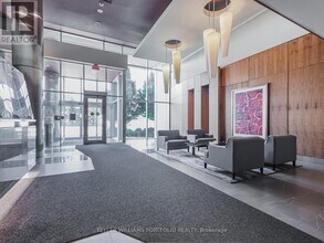 1055-1055 Southdown Rd in Mississauga, ON - Building Photo - Building Photo