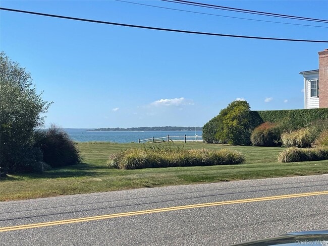 59 Peconic Ave in Shelter Island, NY - Building Photo - Building Photo