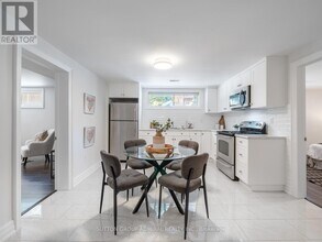 10 Terrydale Dr in Toronto, ON - Building Photo - Building Photo