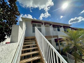 1420 Water View Dr W in Largo, FL - Building Photo
