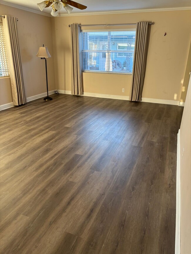 127 Lakeview Ave, Unit Duplex in Lantana, FL - Foto de edificio - Building Photo