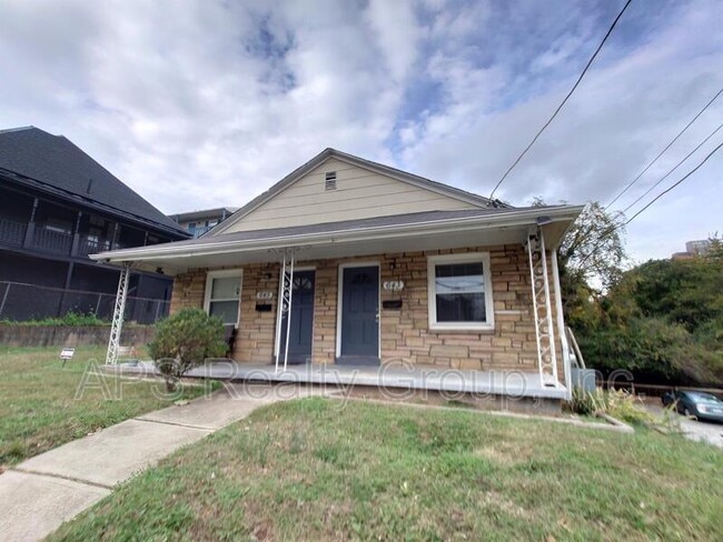 property at 643 W 1st St