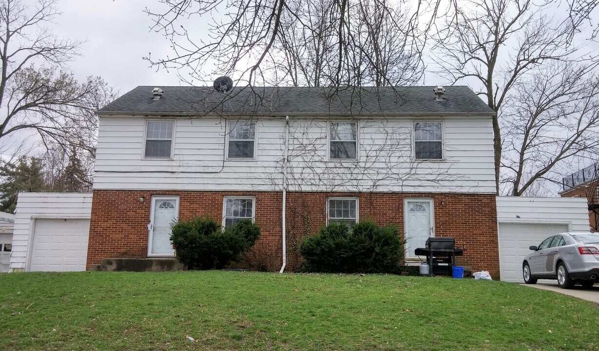 2144 Sunset Dr in Ames, IA - Building Photo