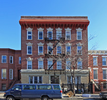 967 Bergen St Apartments