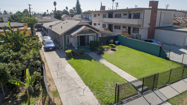 1020 W 106th St in Los Angeles, CA - Building Photo - Building Photo