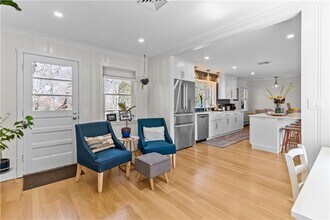 386 Stone Church Rd in Tiverton, RI - Building Photo - Building Photo