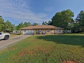 612 Moss Dr in Crestview, FL - Building Photo