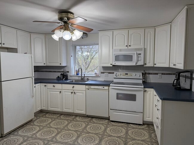12 Clewes Rd in Millis, MA - Building Photo - Building Photo