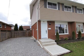 20 B Valley Rd in St Catharines, ON - Building Photo - Building Photo