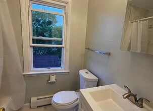910 Dixwell Ave-Unit -3R in Hamden, CT - Building Photo - Building Photo
