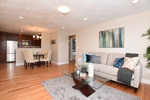 1105 Lexington St, Unit 11 in Waltham, MA - Building Photo