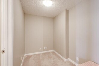 5816 Mullen Pl NW in Edmonton, AB - Building Photo - Building Photo