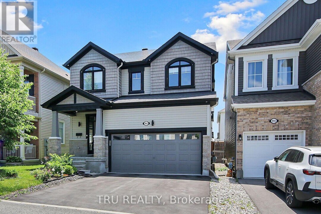 993 Shimmerton Cir in Ottawa, ON - Building Photo