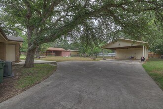 334-336 Craddock Ave-Unit -336 in San Marcos, TX - Building Photo - Building Photo